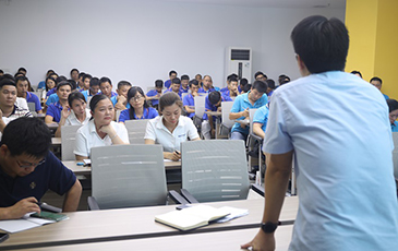銳天科技召開8月份月度工作總結大會以及新進員工介紹